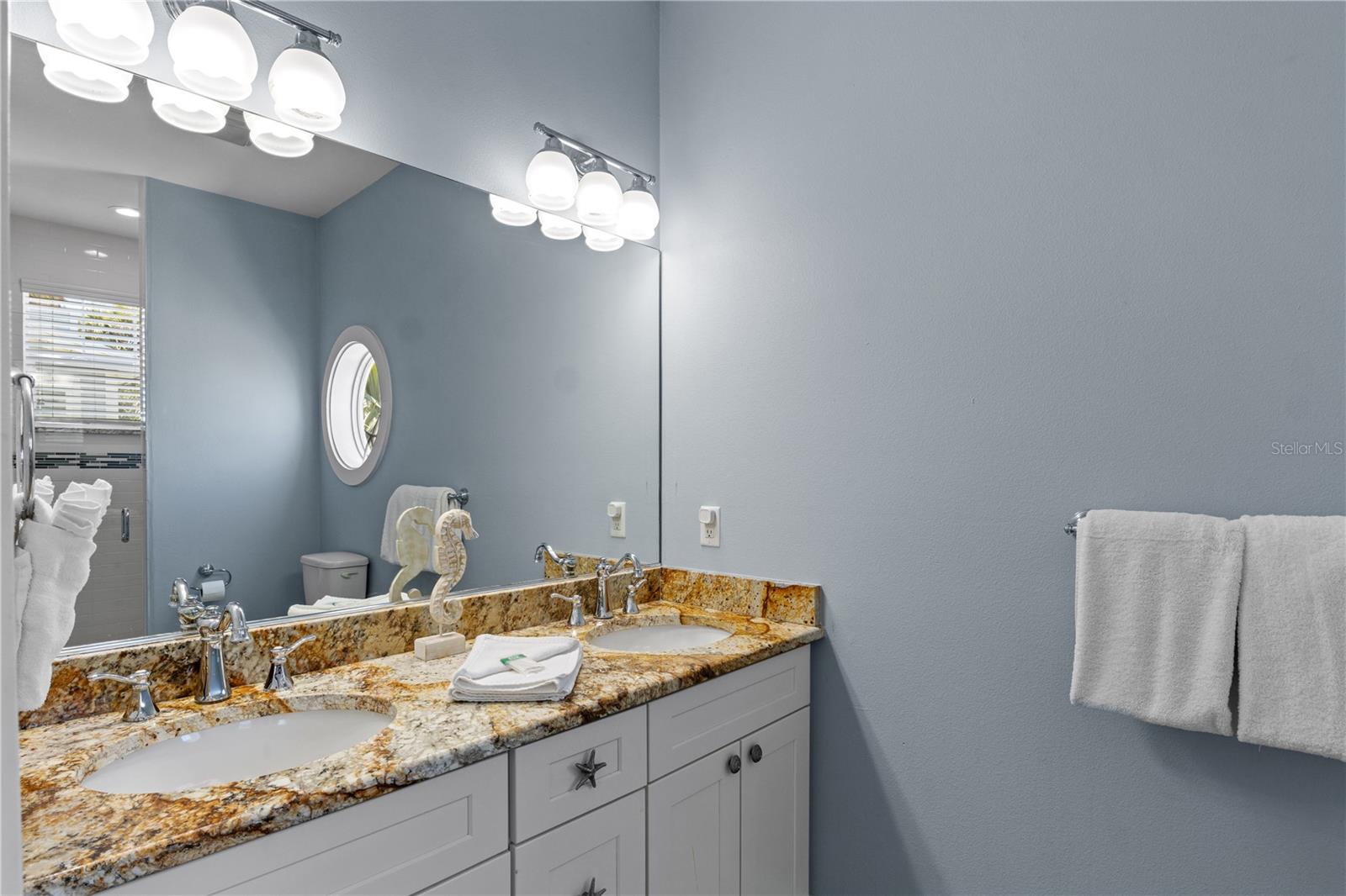 6906 HOLMES BLVD - Residential