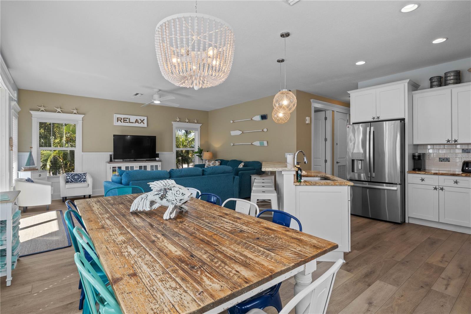 6906 HOLMES BLVD - Residential