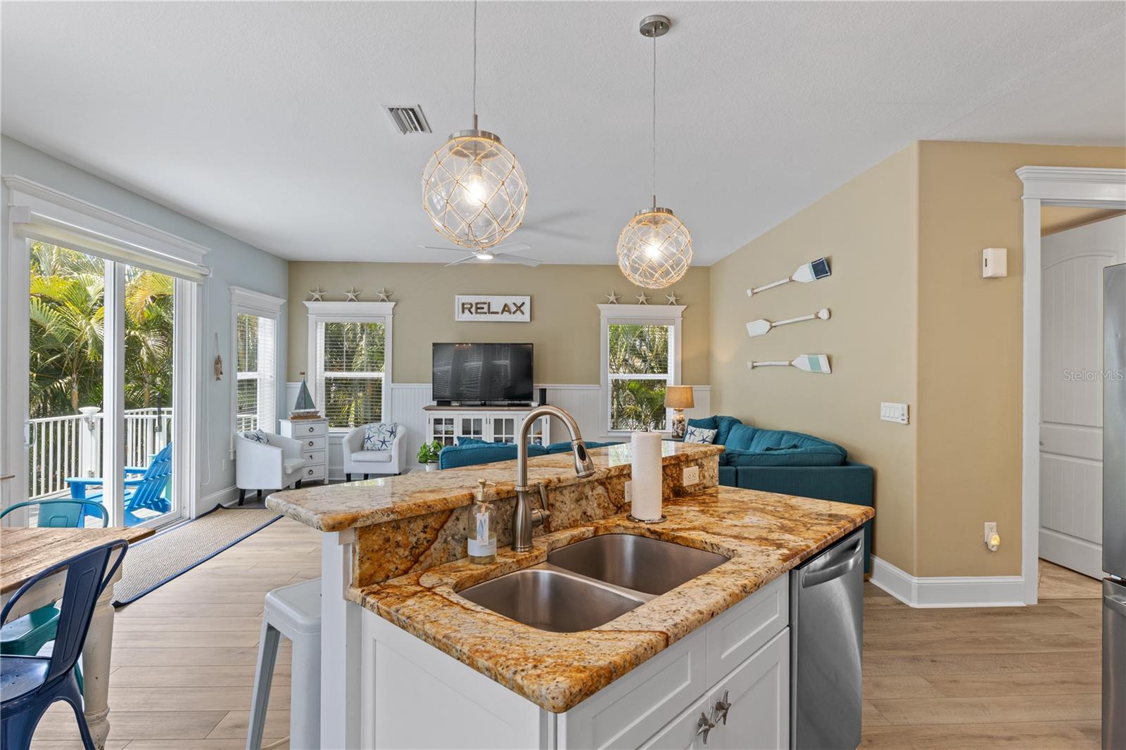 6906 HOLMES BLVD - Residential