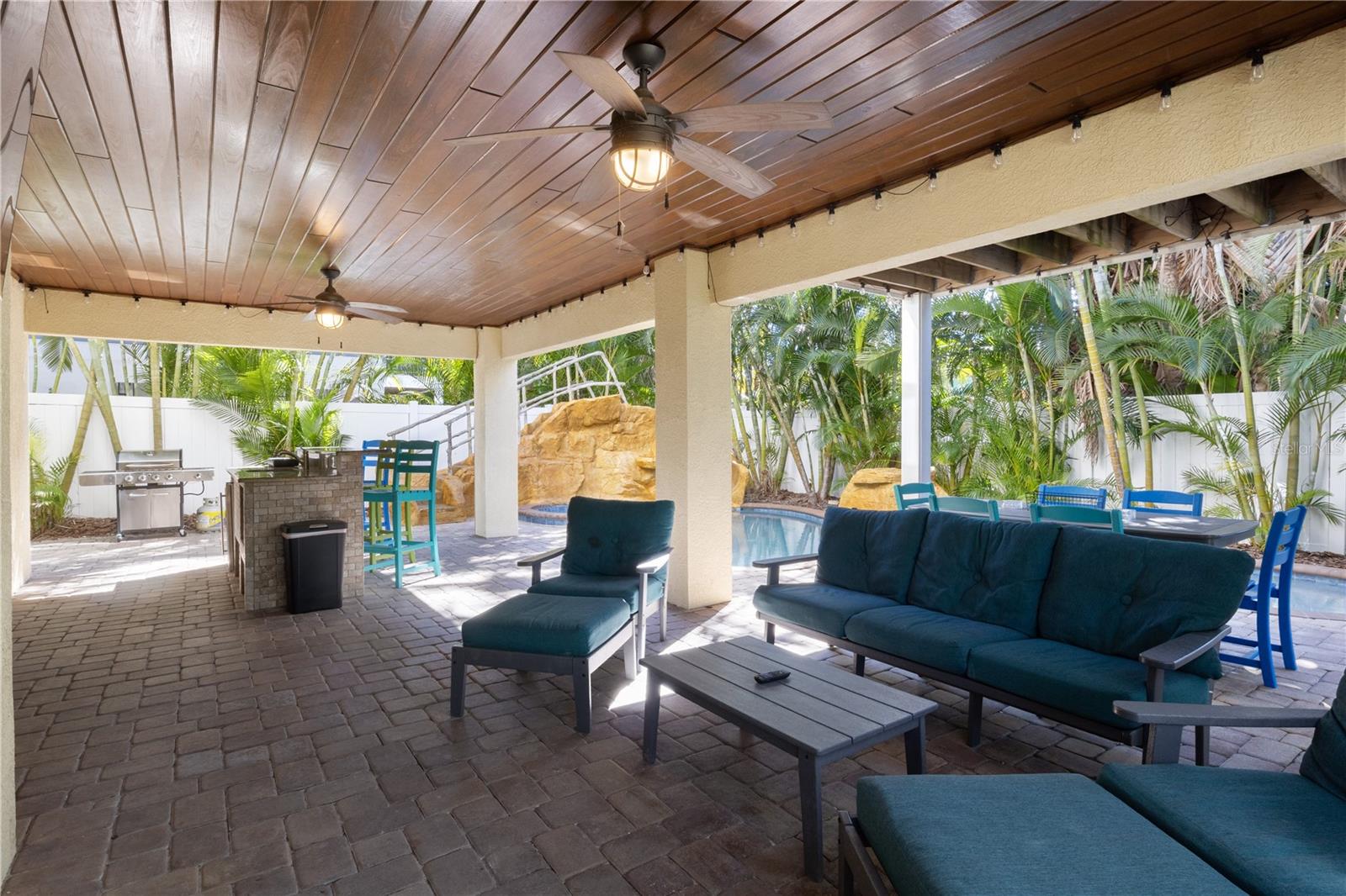 6906 HOLMES BLVD - Residential