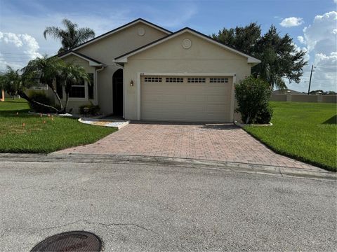 A home in WINTER HAVEN