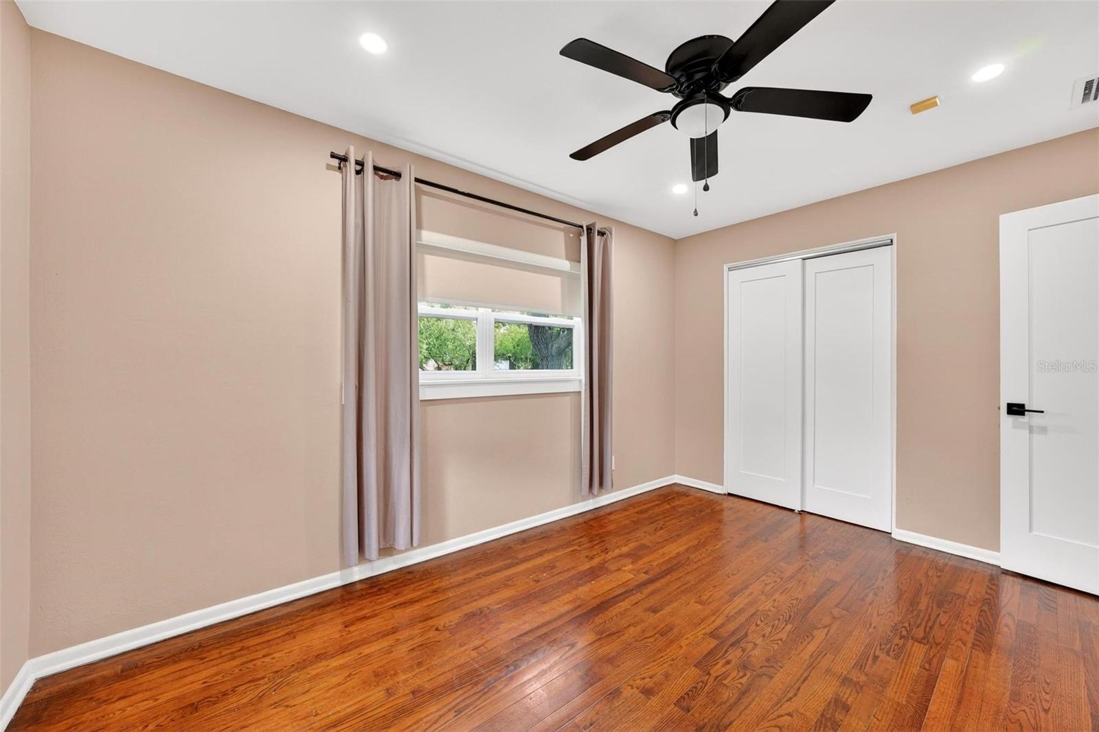 QUEEN ACRES - Residential