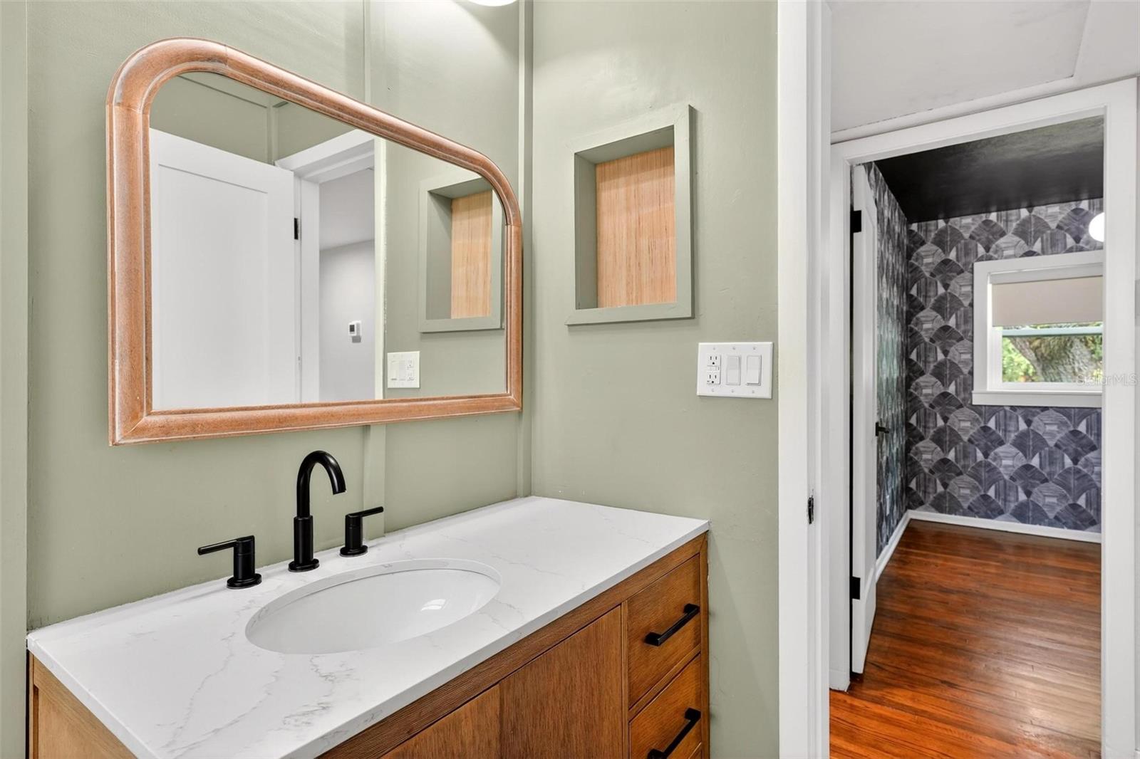 QUEEN ACRES - Residential