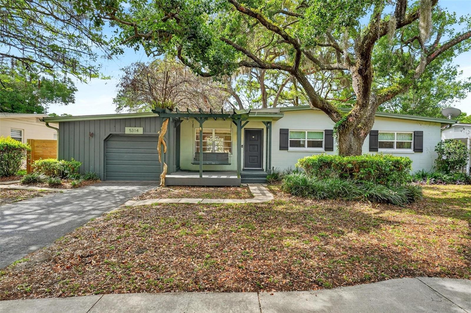 QUEEN ACRES - Residential