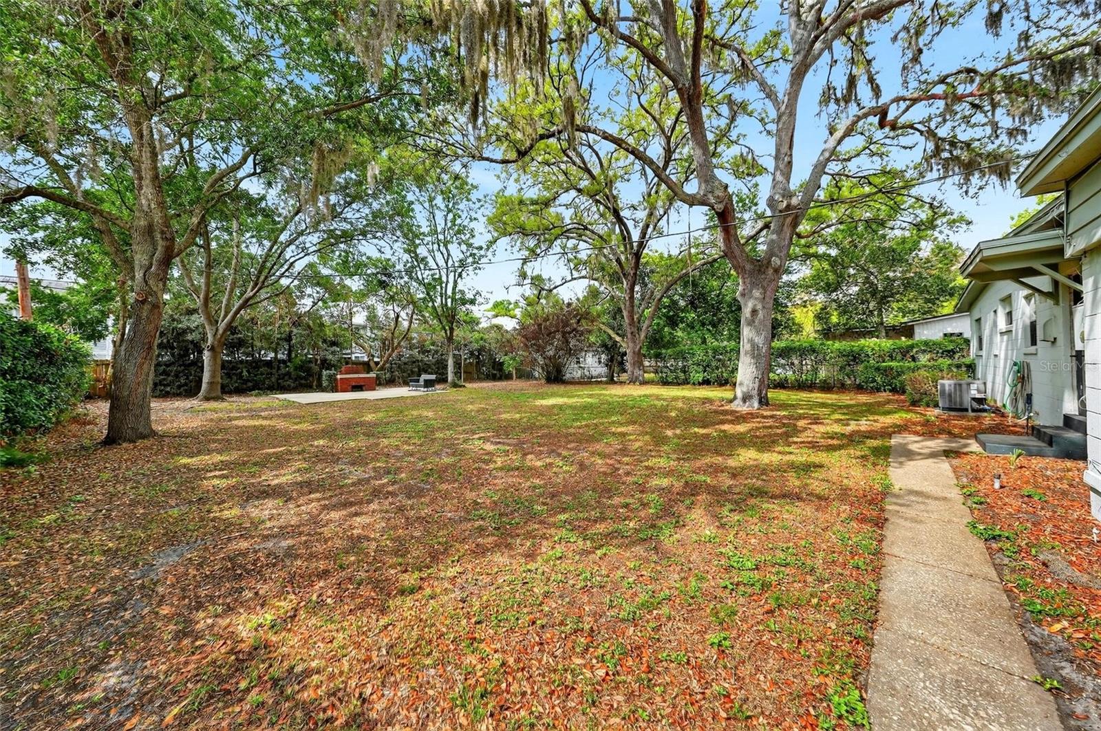 QUEEN ACRES - Residential