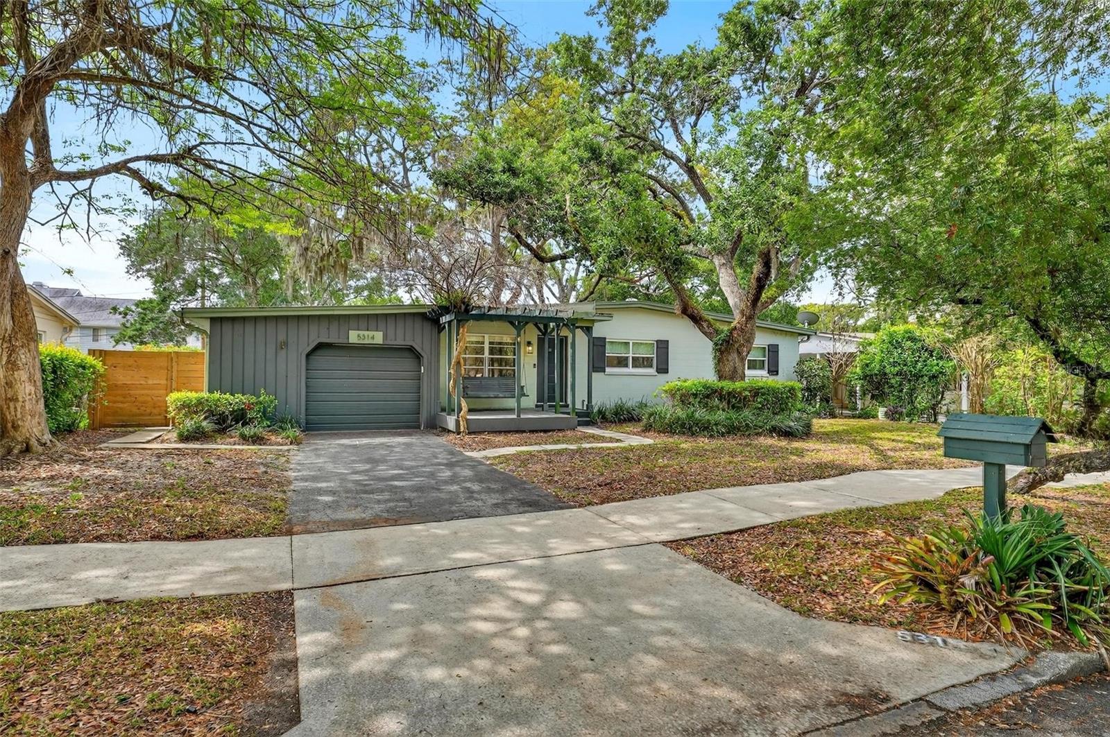 QUEEN ACRES - Residential