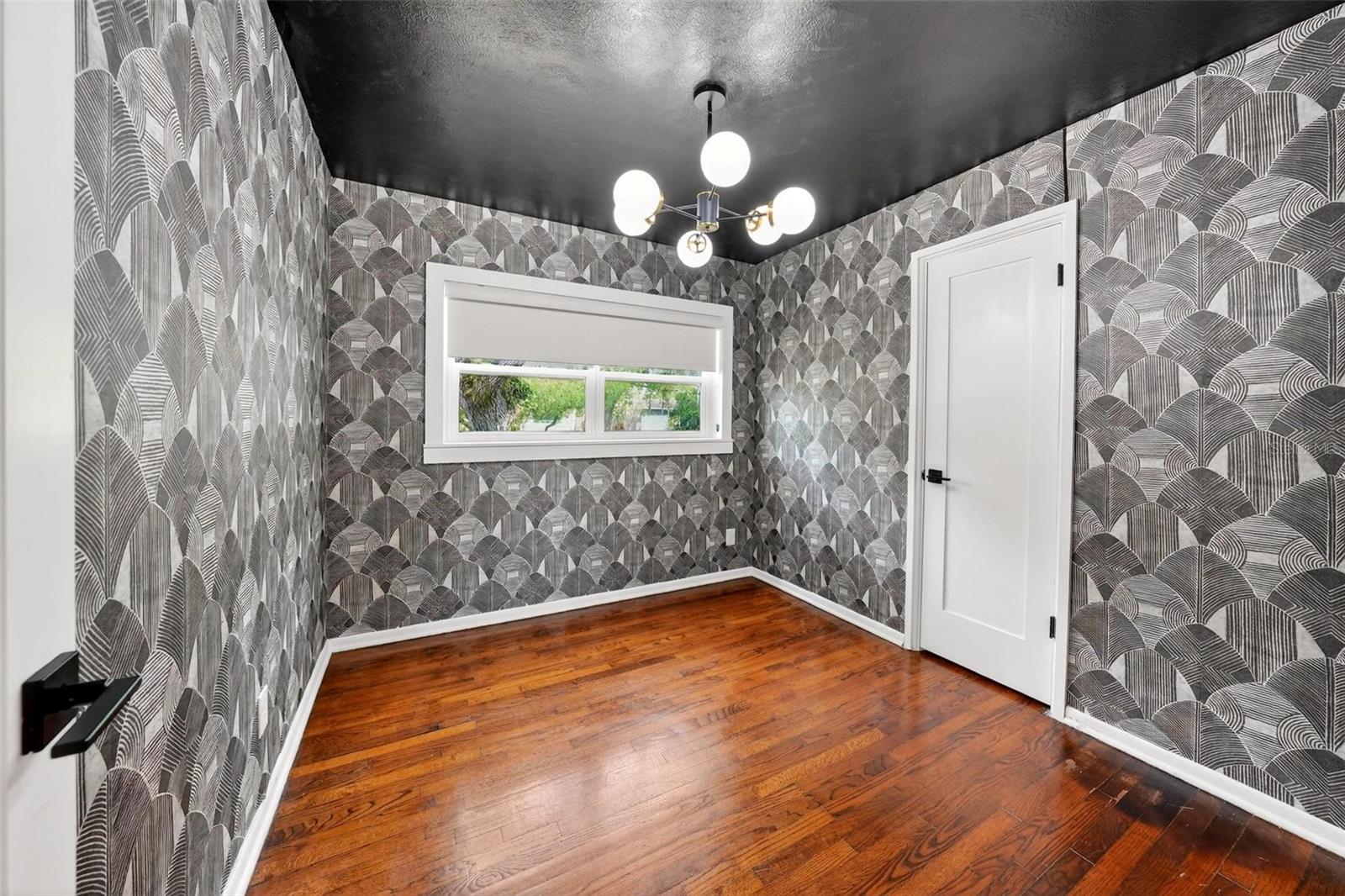 QUEEN ACRES - Residential