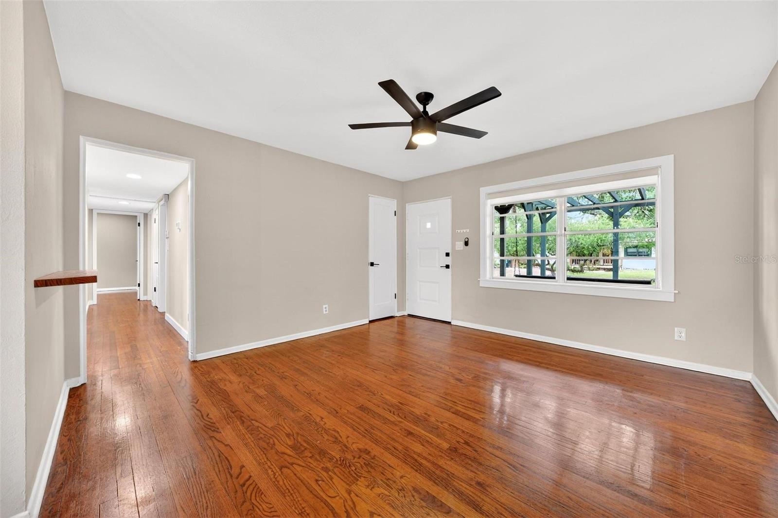 QUEEN ACRES - Residential