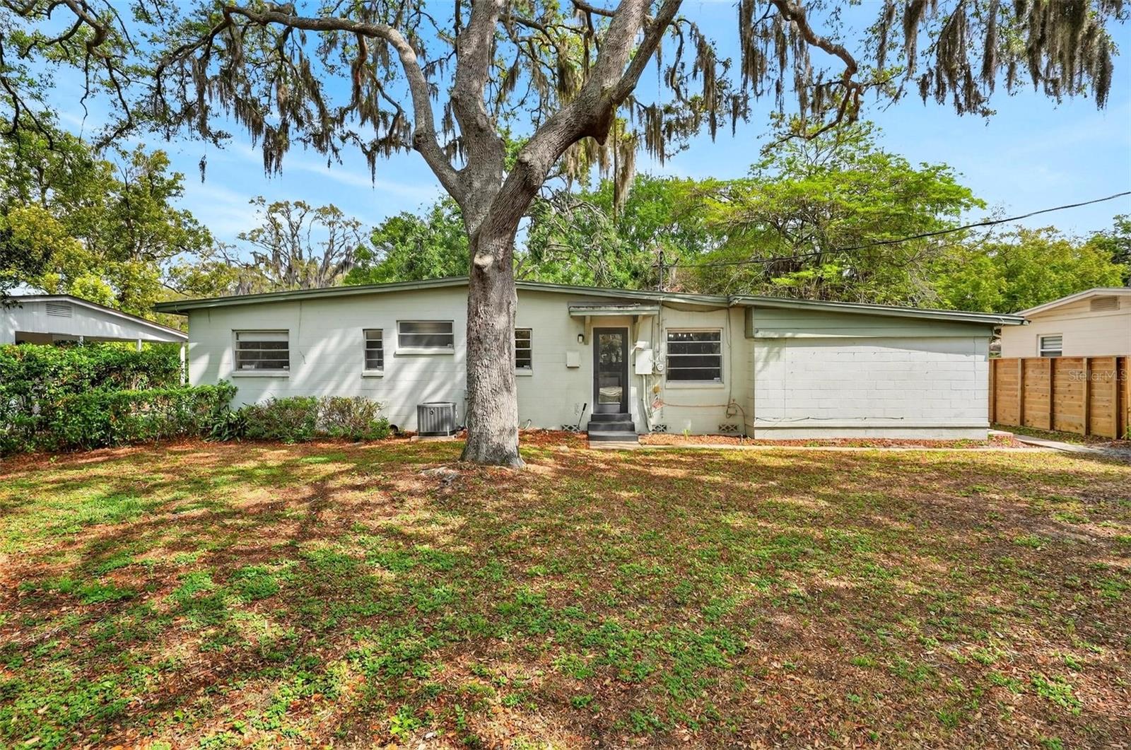 QUEEN ACRES - Residential