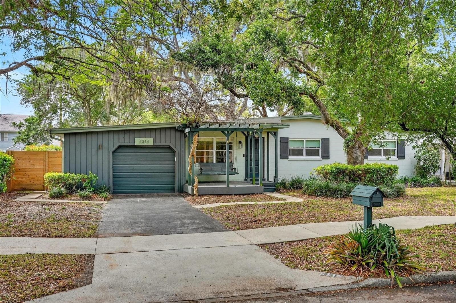 QUEEN ACRES - Residential