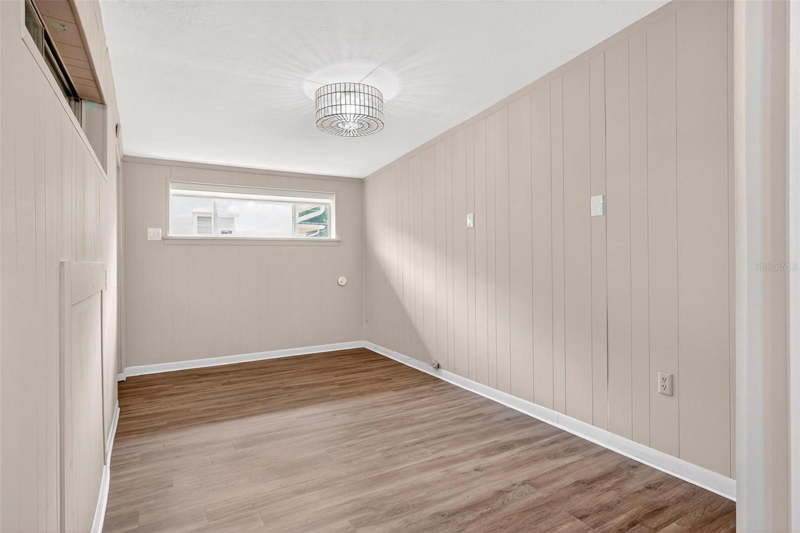 QUEEN ACRES - Residential