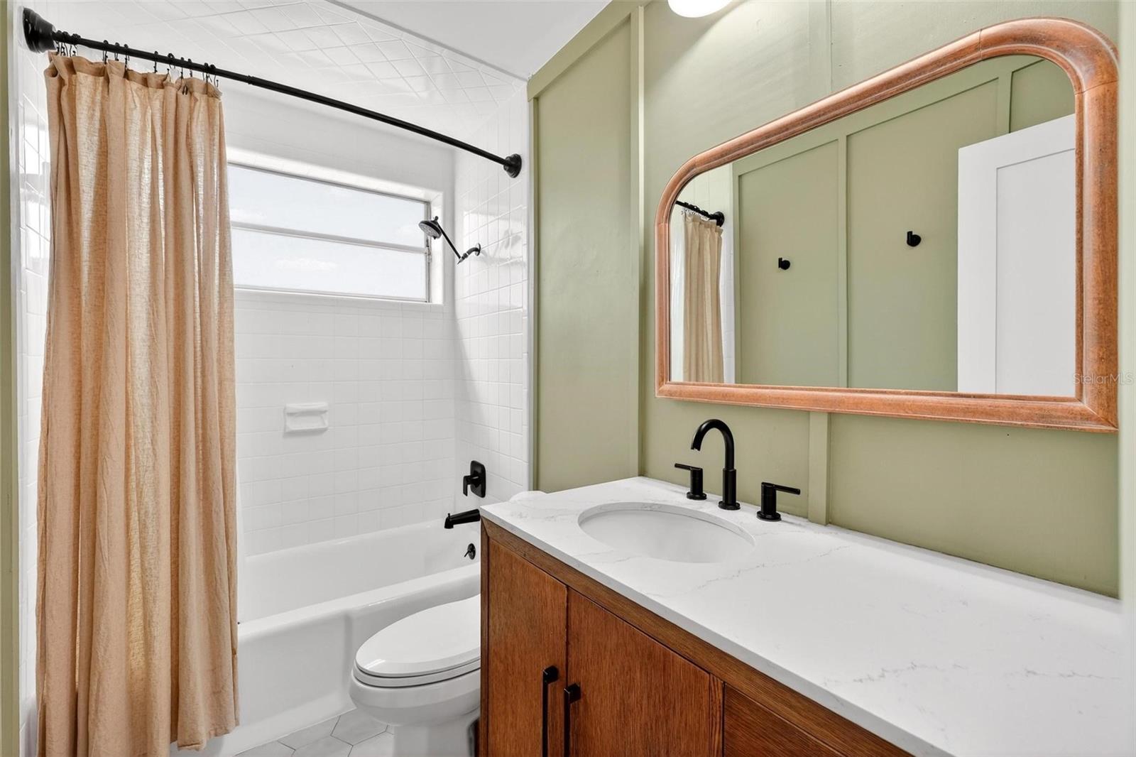 QUEEN ACRES - Residential