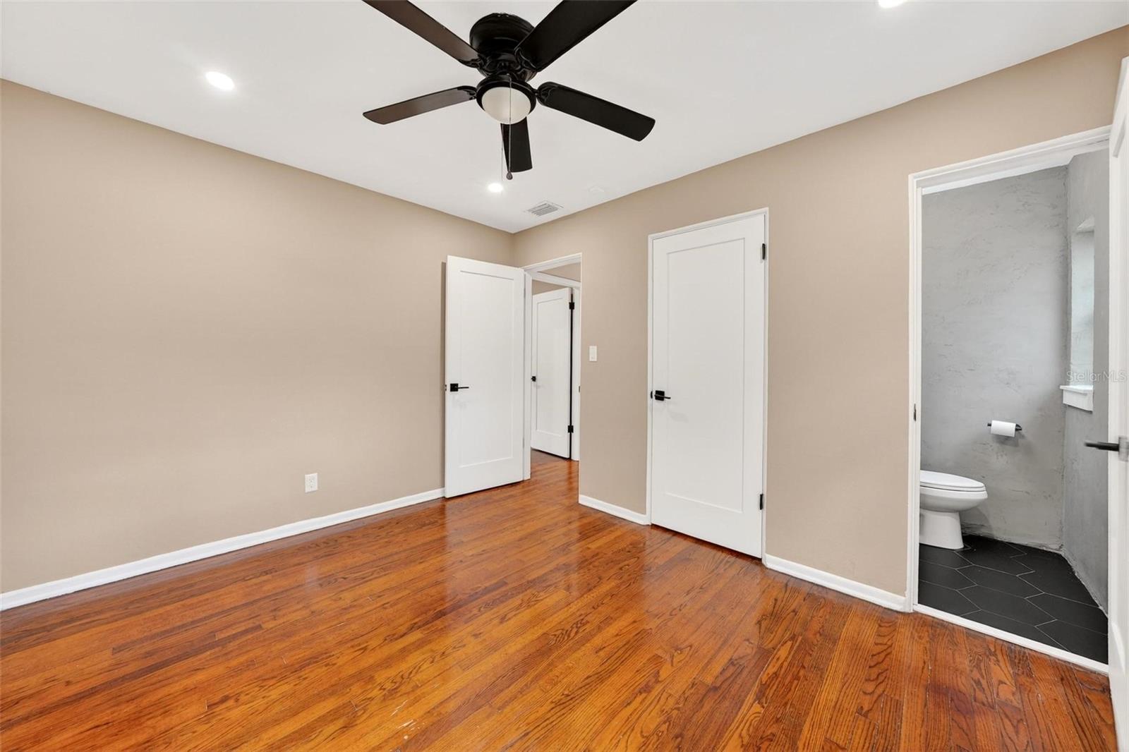 QUEEN ACRES - Residential