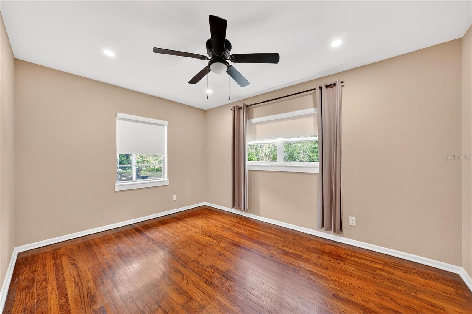 QUEEN ACRES - Residential