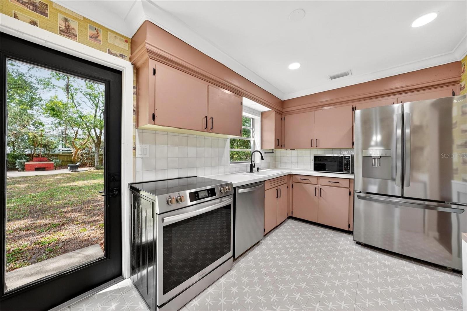 QUEEN ACRES - Residential