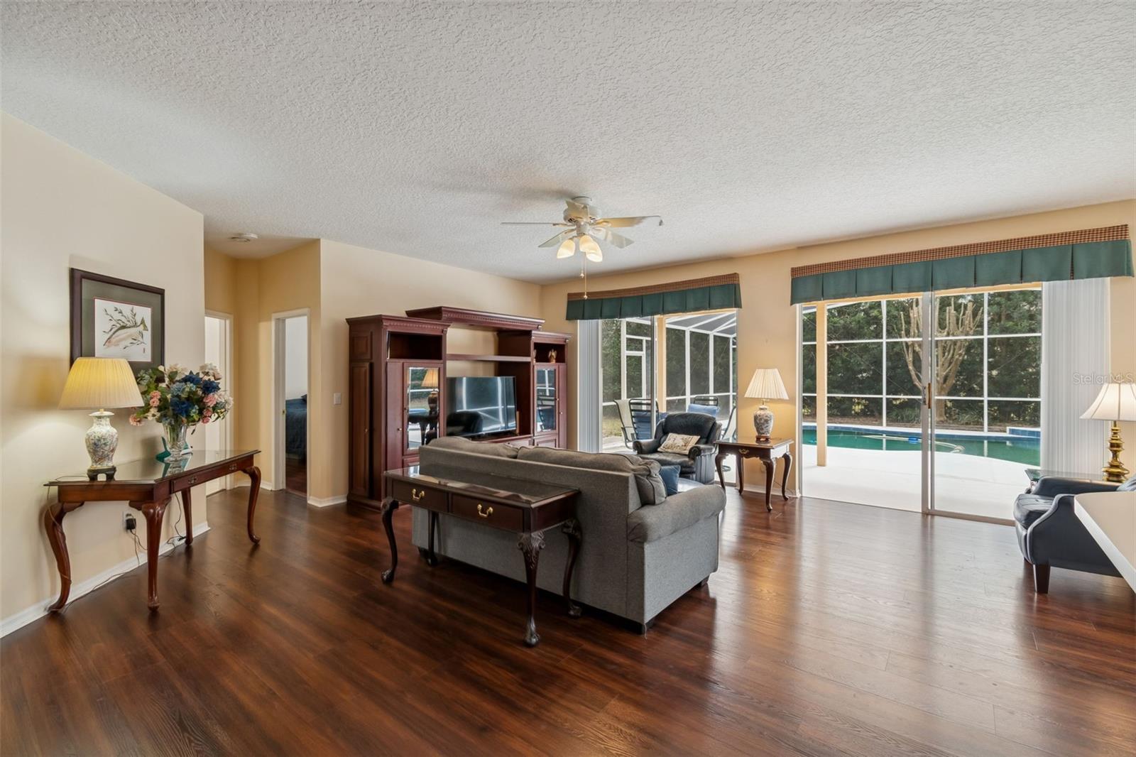 EMERALD FOREST - Residential