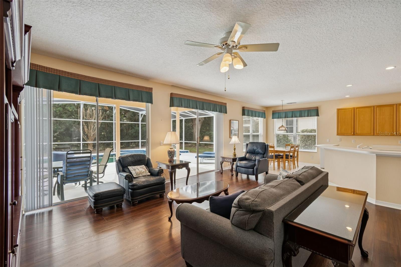 EMERALD FOREST - Residential