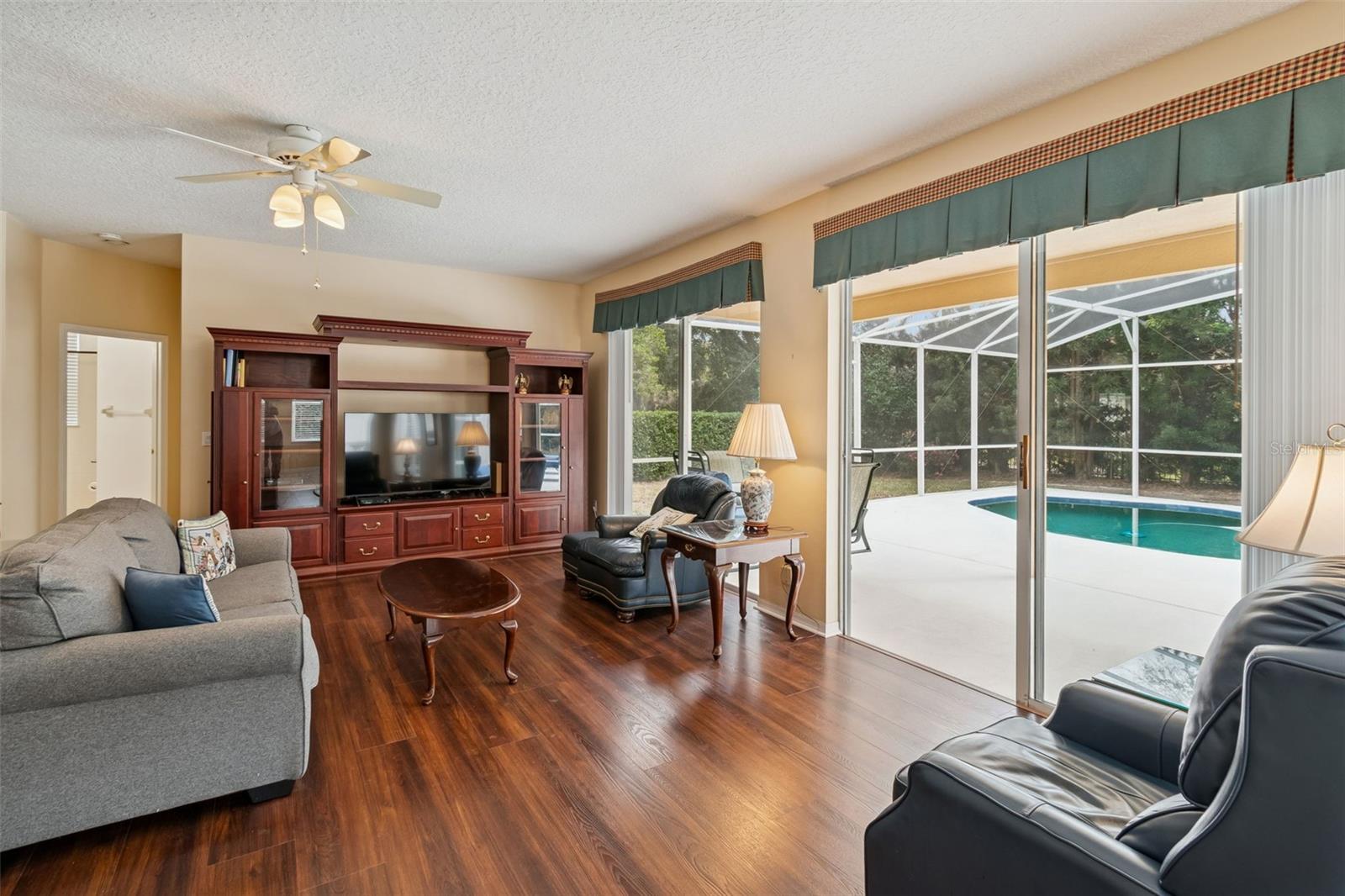 EMERALD FOREST - Residential