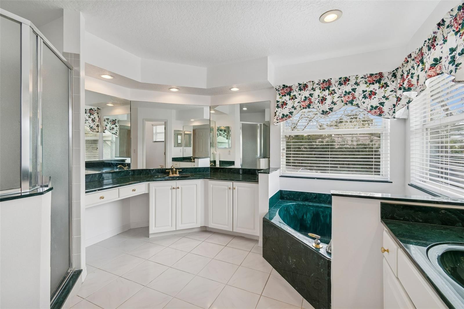 EMERALD FOREST - Residential