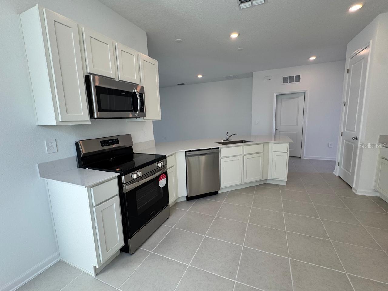 MARION OAKS UN 03 - Residential Lease