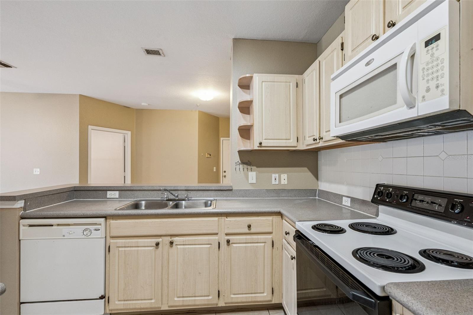 BELLA TERRA CONDOMINIUM - Residential