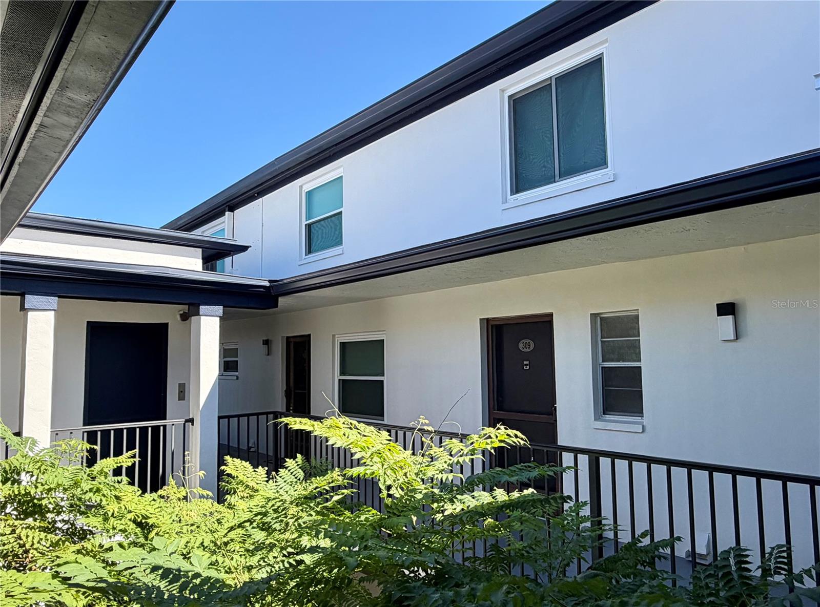 1127 KING ARTHUR COURT 309