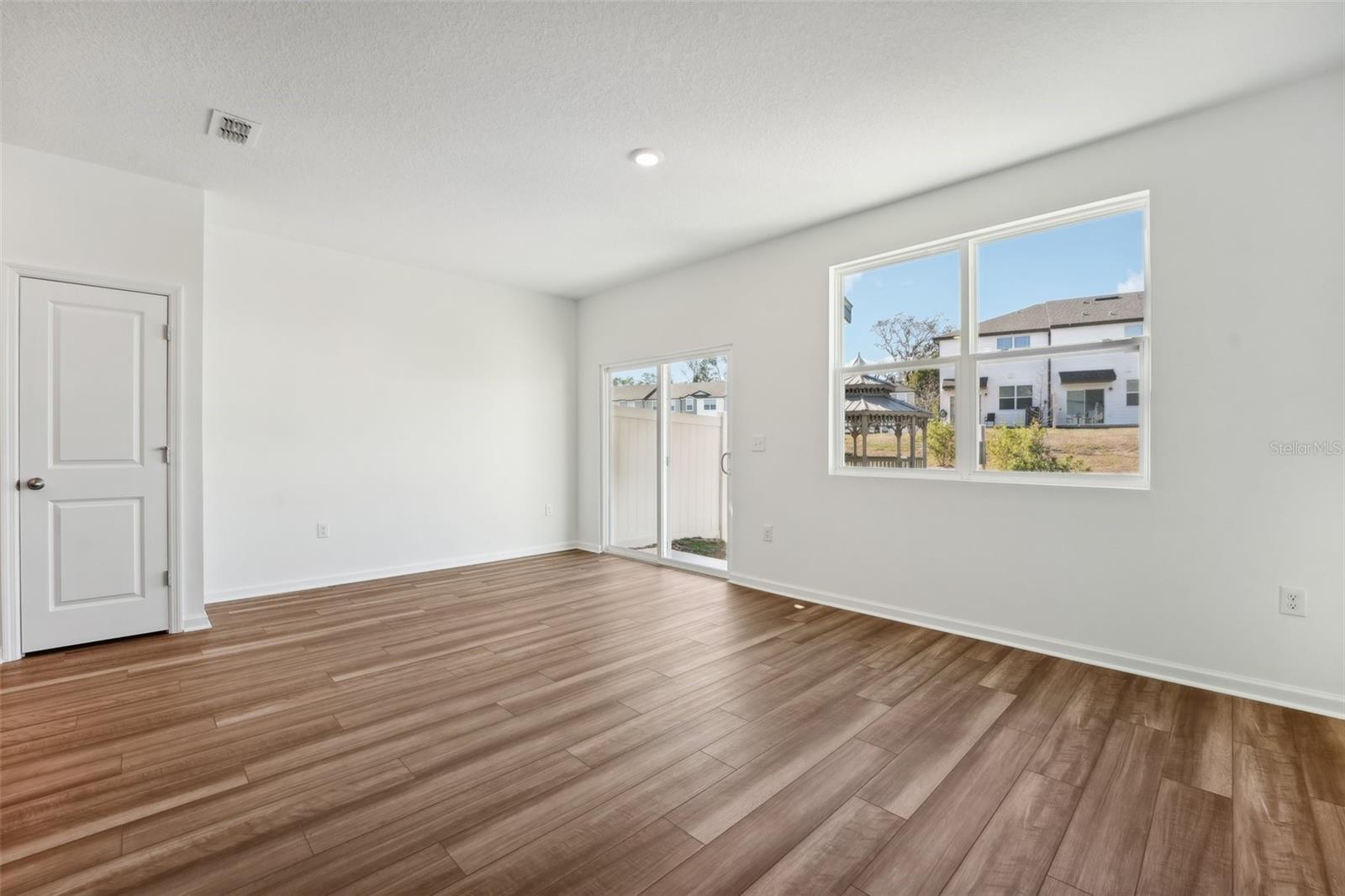 VISTA WALK - Residential
