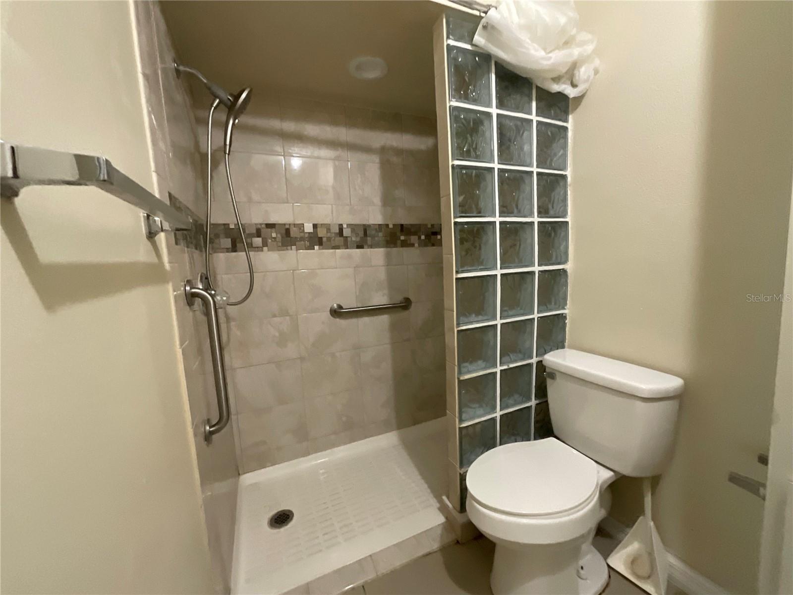 CAMBRIDGE ON GREEN - Residential