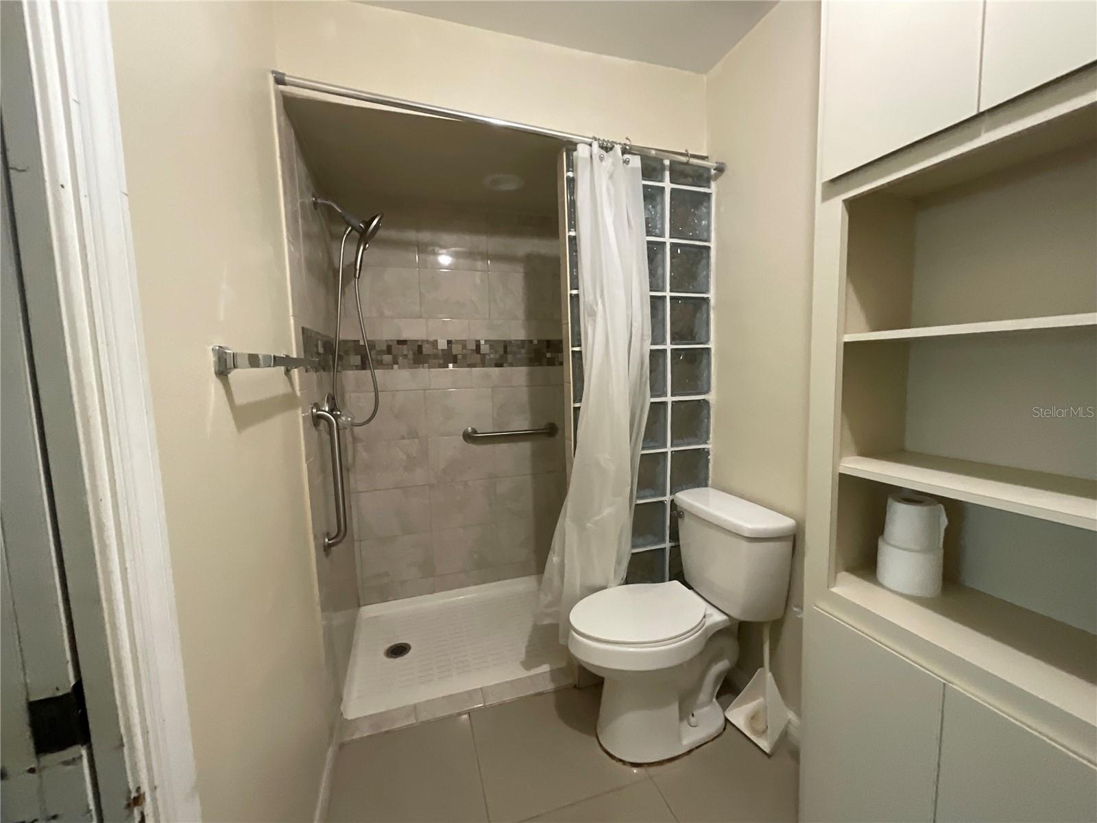 CAMBRIDGE ON GREEN - Residential