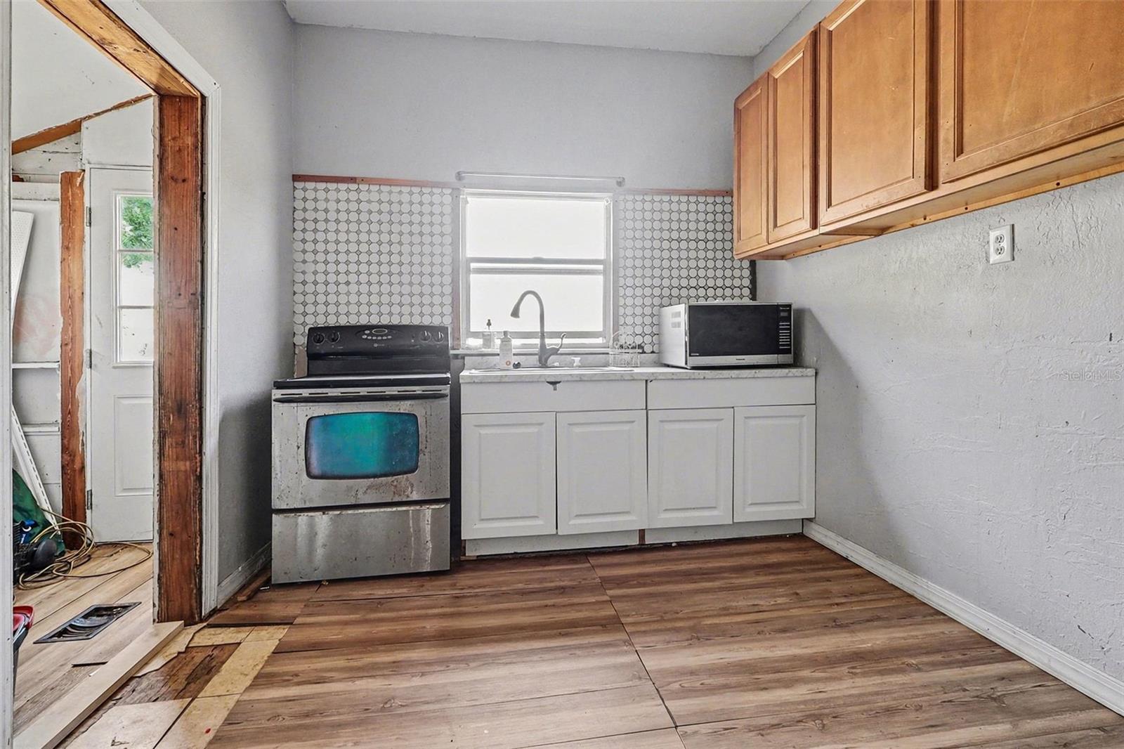 THOMPSONS (J.L.) ADDITION - Residential