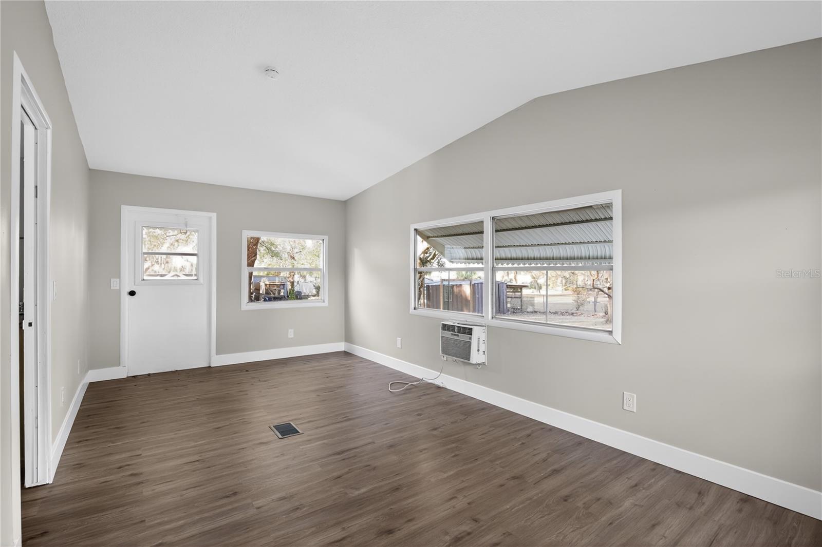 LAKE PARK - Residential