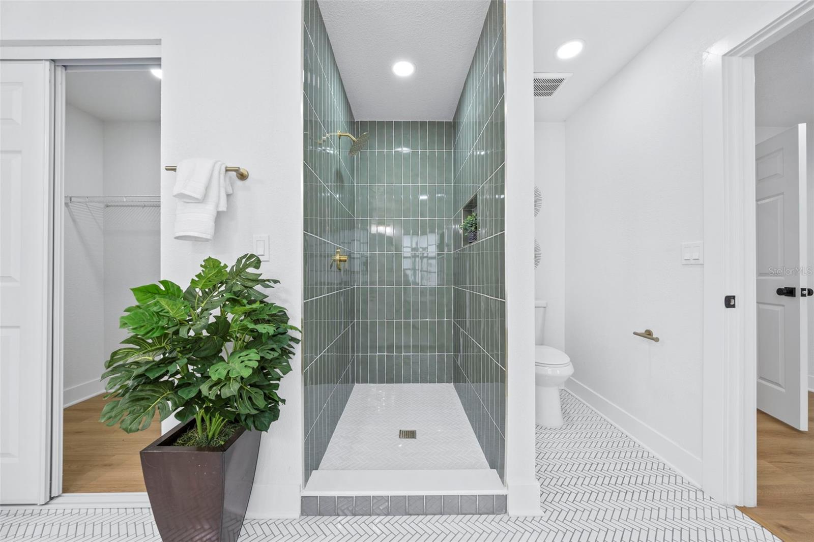 LAKEWOOD SHORES SUB - Residential