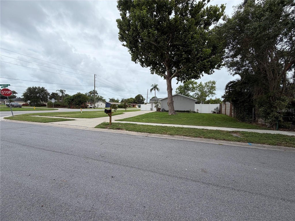 Photo of 820 San Salvador Drive, Dunedin, FL 34698 (MLS # TB8522337)
