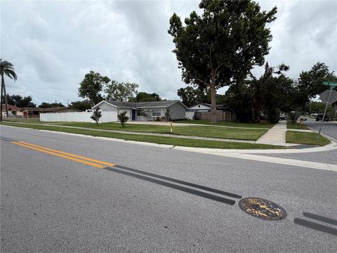 Photo of 820 San Salvador Drive, Dunedin, FL 34698 (MLS # TB8522337)