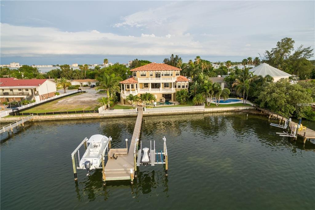 BOCA CIEGA ISLE - Residential