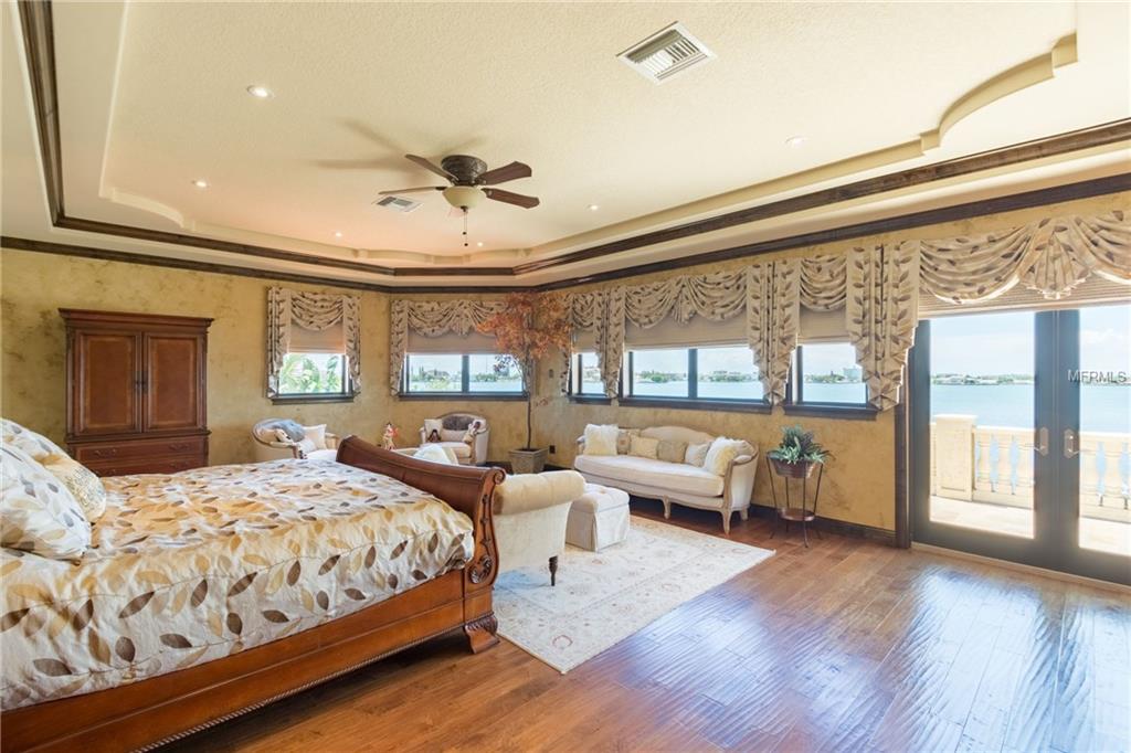 BOCA CIEGA ISLE - Residential