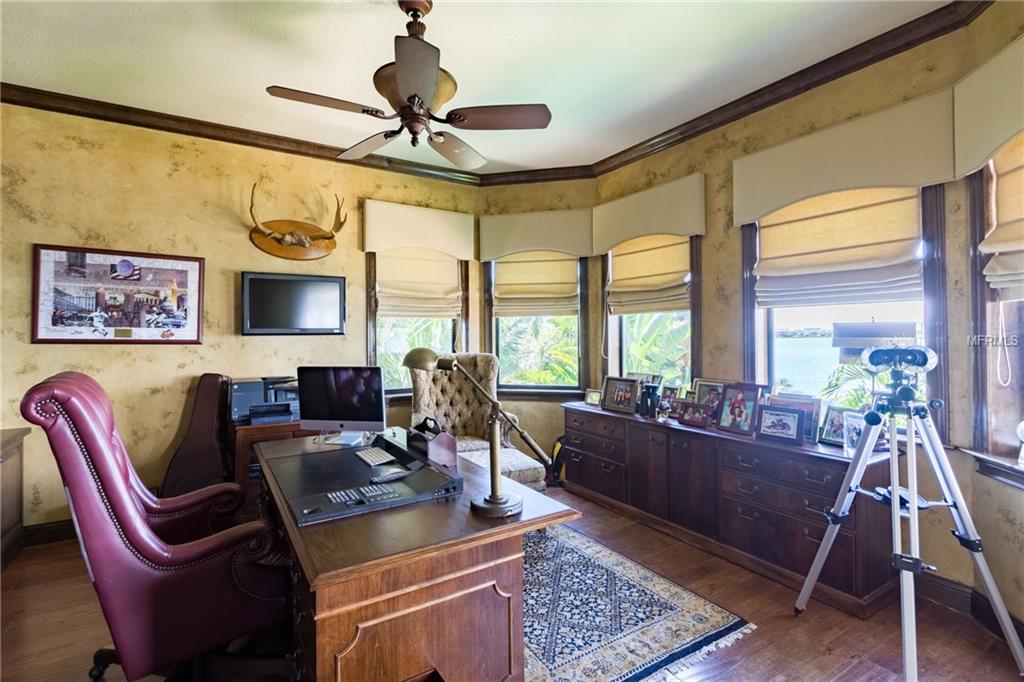 BOCA CIEGA ISLE - Residential