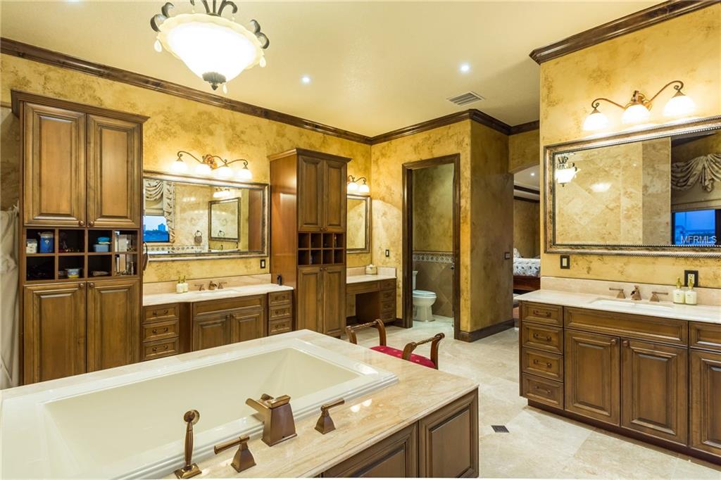 BOCA CIEGA ISLE - Residential