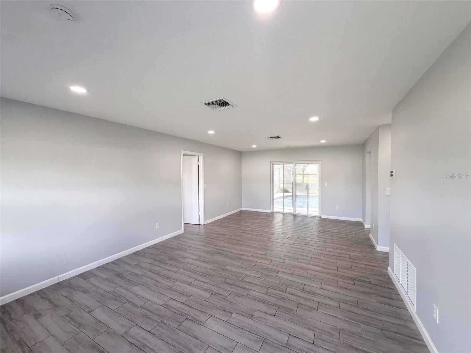 2096 W ATMORE CIRCLE