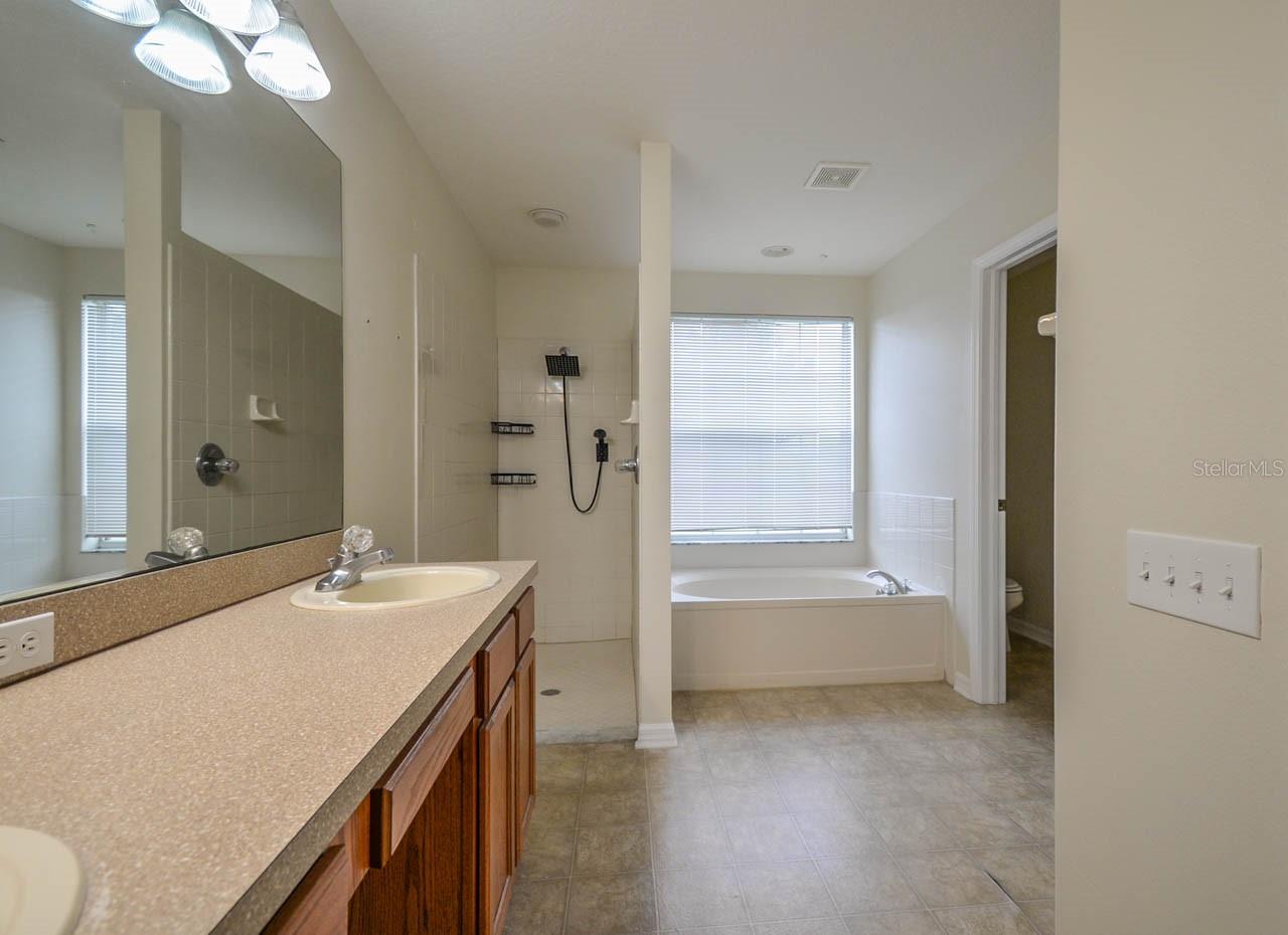 AVONDALE GROVES - Residential Lease