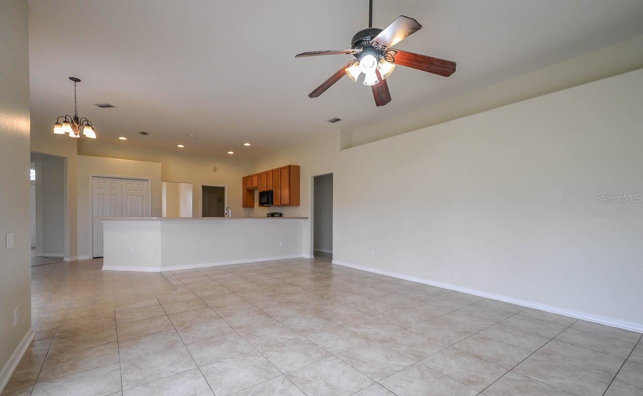 AVONDALE GROVES - Residential Lease