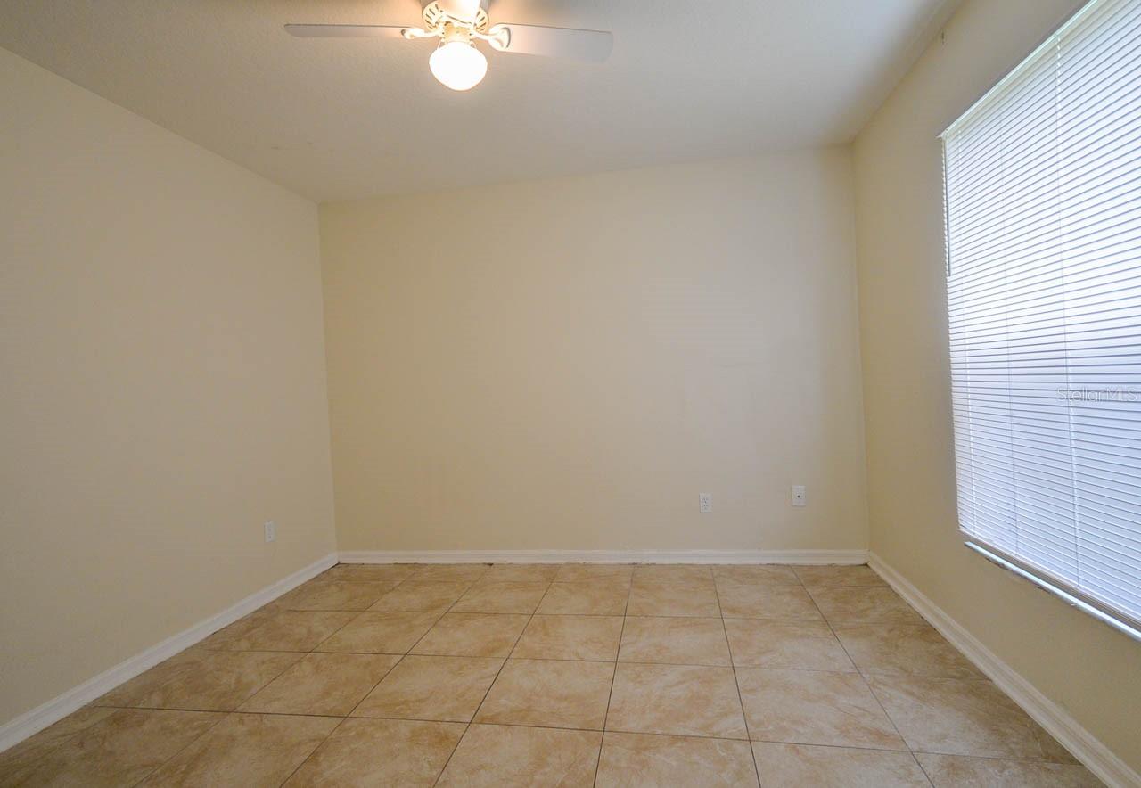 AVONDALE GROVES - Residential Lease