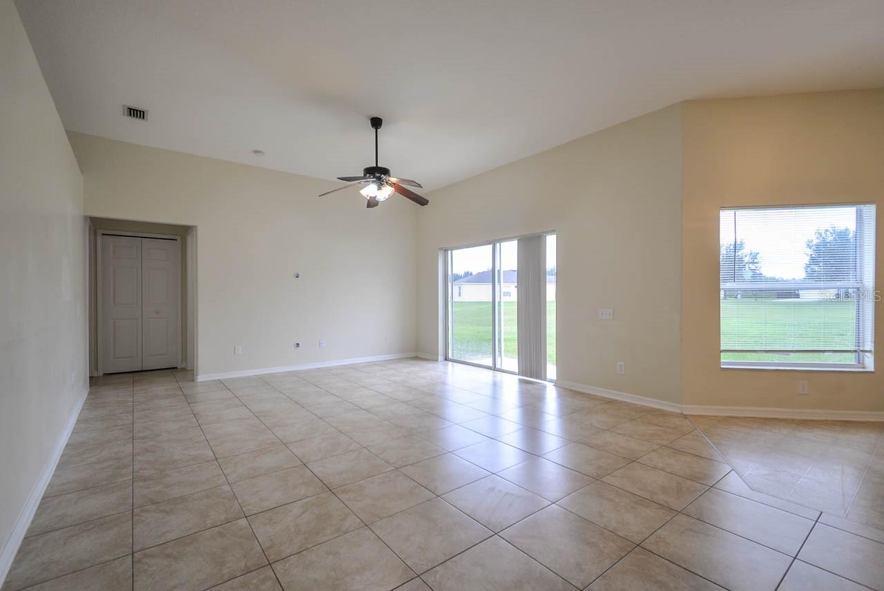 AVONDALE GROVES - Residential Lease