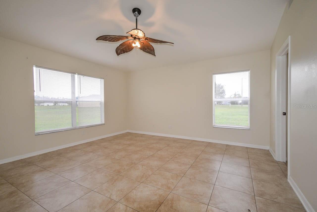 AVONDALE GROVES - Residential Lease