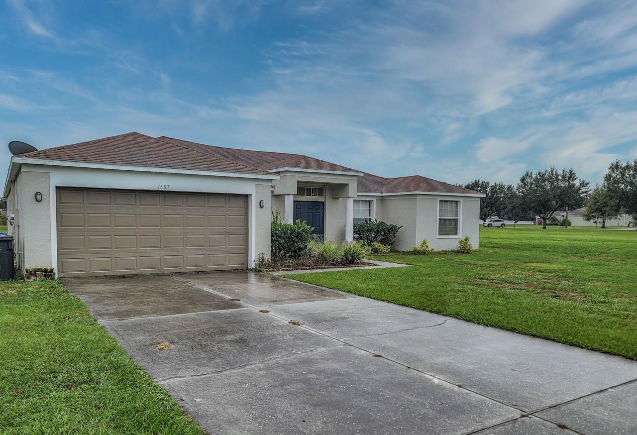 AVONDALE GROVES - Residential Lease