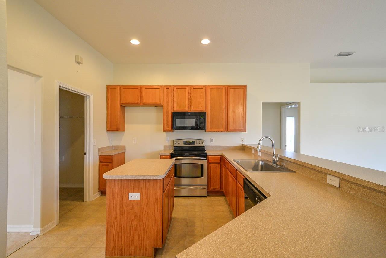 AVONDALE GROVES - Residential Lease