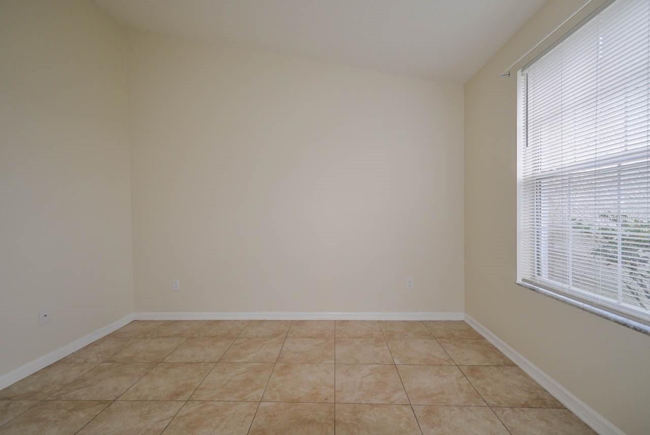 AVONDALE GROVES - Residential Lease