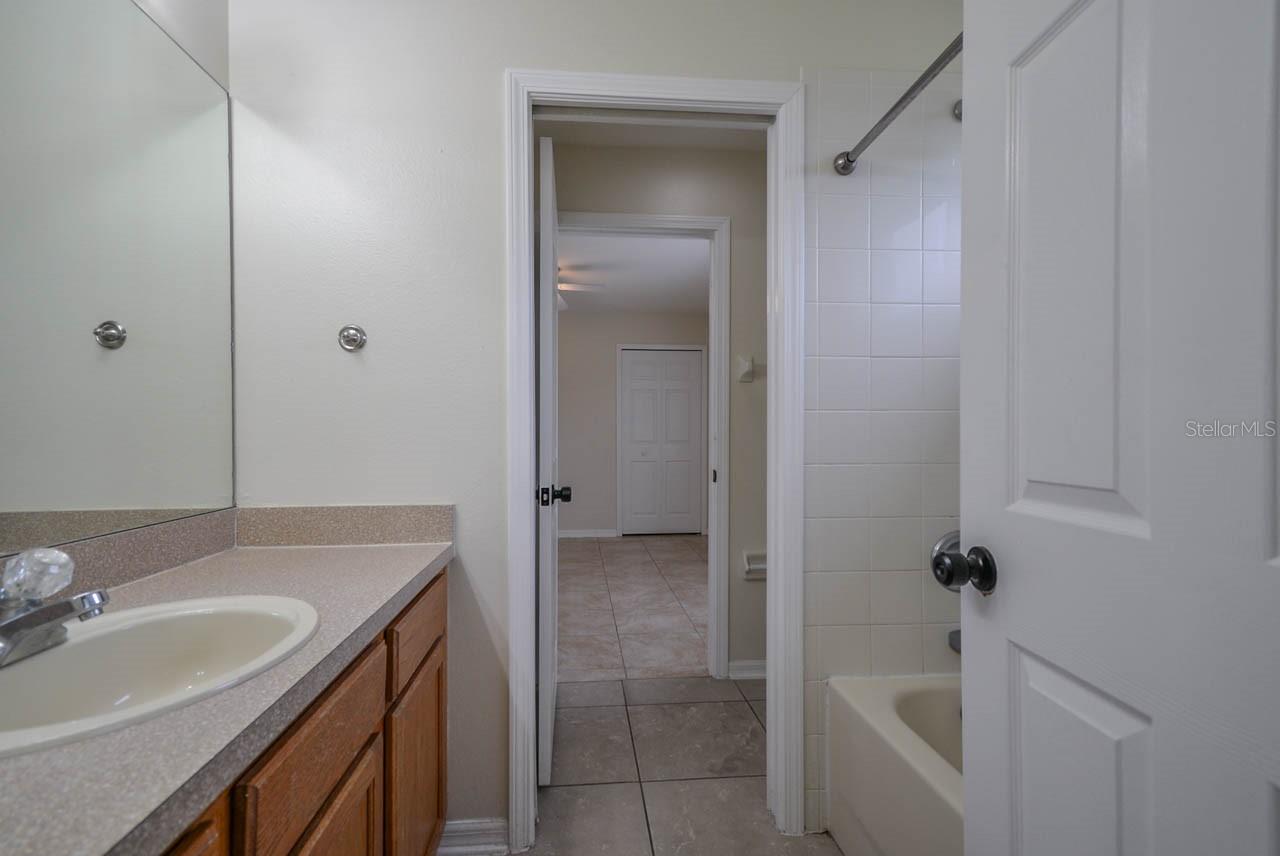 AVONDALE GROVES - Residential Lease