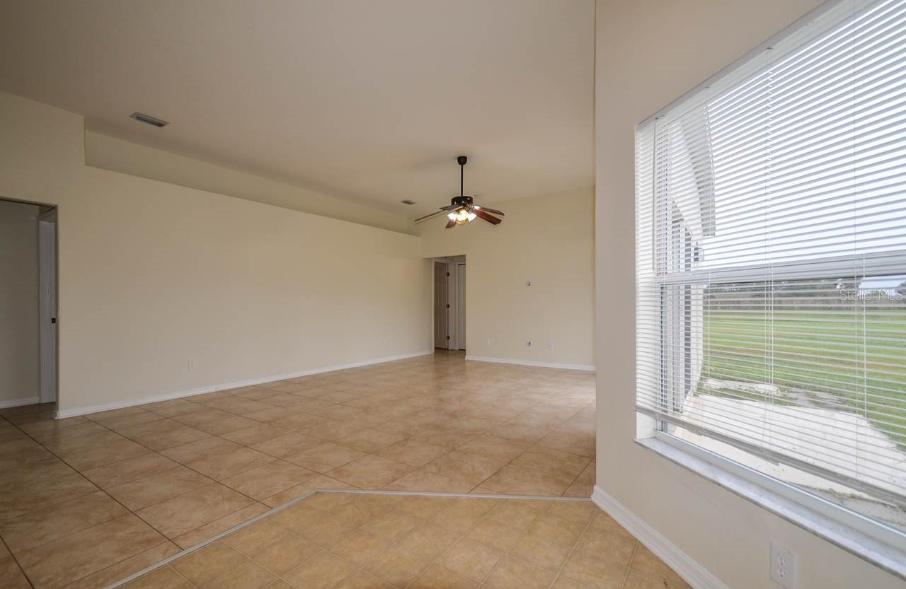 AVONDALE GROVES - Residential Lease