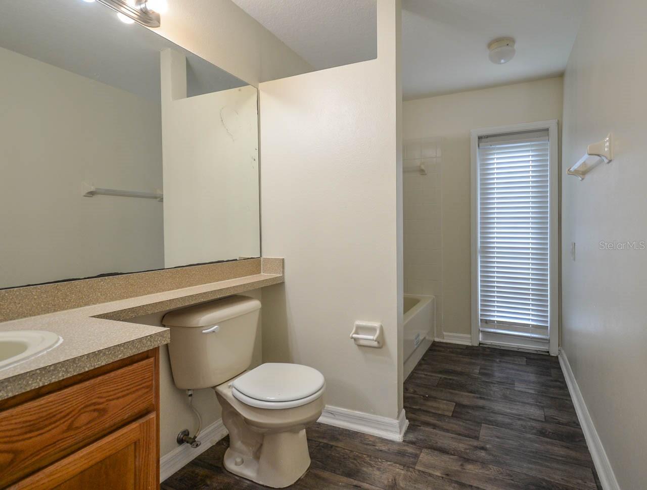 AVONDALE GROVES - Residential Lease